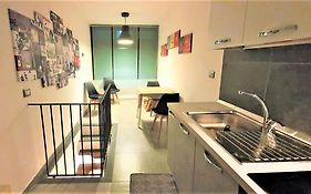 Center Living Apartment